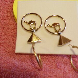 Goldtone earrings/2 pair